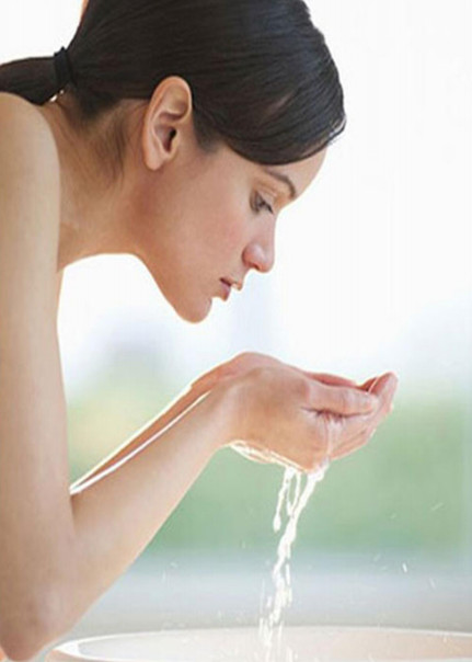 cach-lam-trang-da-mat-bang-nuoc-vo-gao